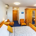 Ξενοδοχείο Pariz 3*