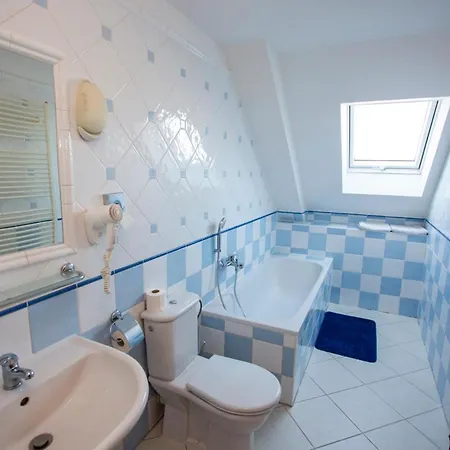 Pariz Hotell 3*