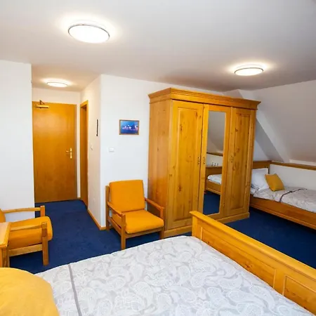 Pariz Hotell 3*